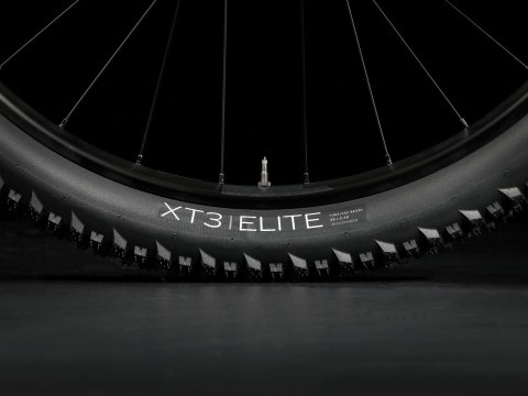 Trek Marlin 6 Generacja 3 Rage Red to Deep Dark Blue Fade 2025 (ML)